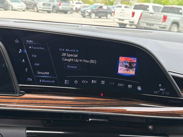 Used 2024 Cadillac Escalade ESV Premium Luxury image 30