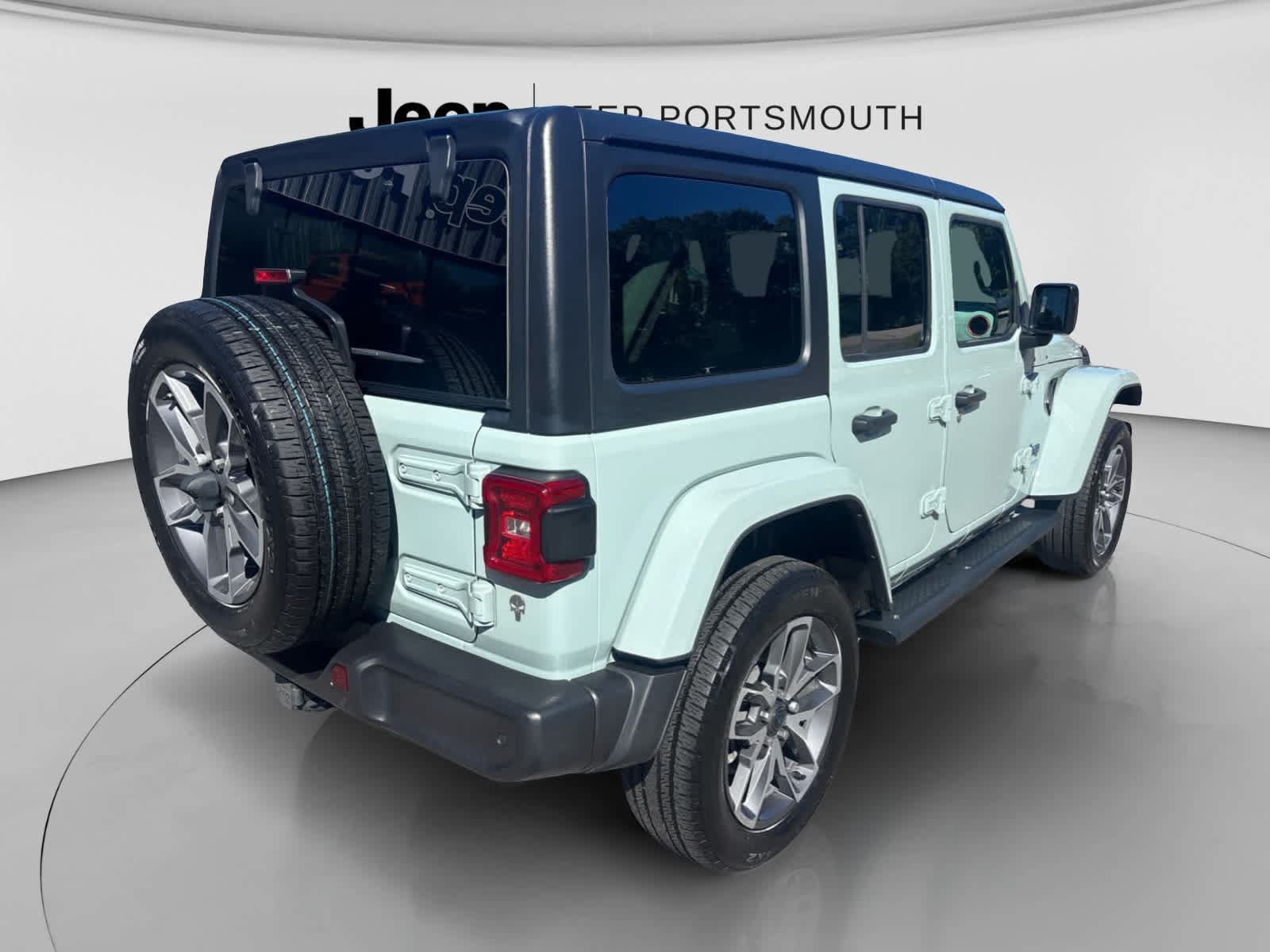 Used 2024 Jeep Wrangler Unlimited w/ Convenience Group AWD/4WD image 7