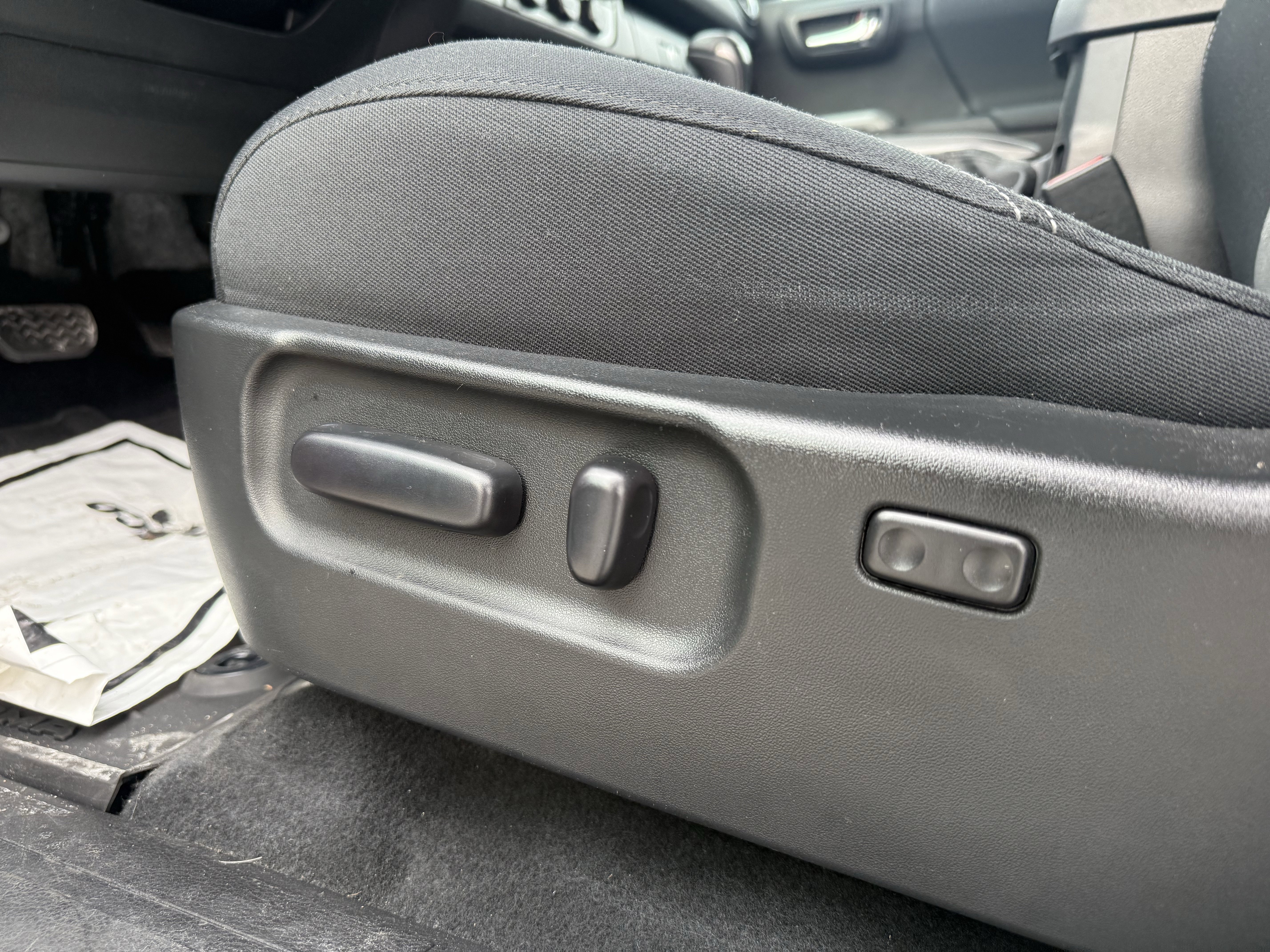 Used 2023 Toyota Tacoma TRD Off-Road image 28