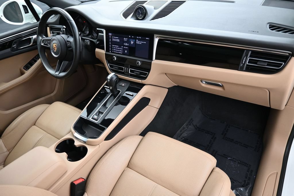 Certified 2022 Porsche Macan AWD/4WD image 31