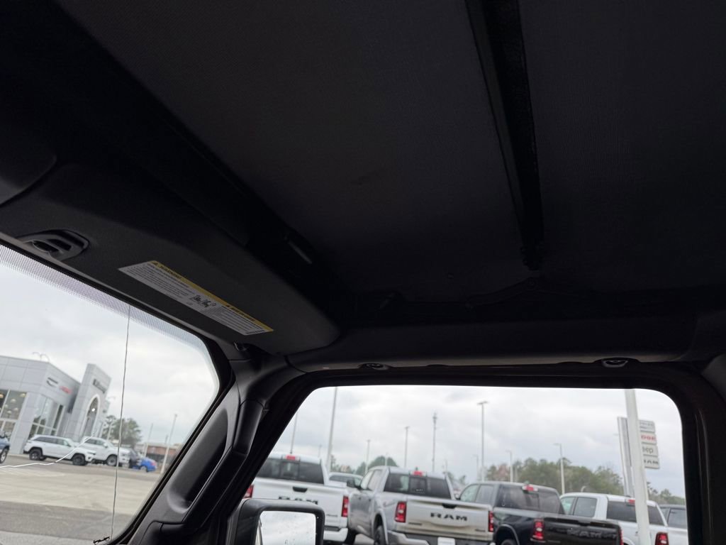 Used 2020 Jeep Gladiator Sport image 17