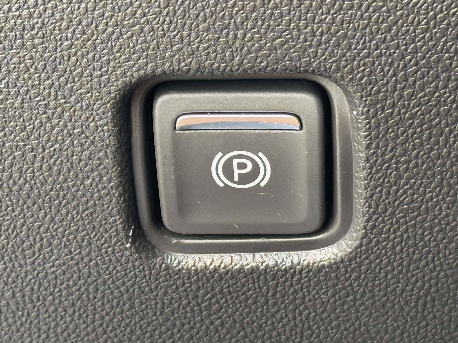 Used 2024 Chevrolet Blazer LT w/ Convenience Package FWD image 11