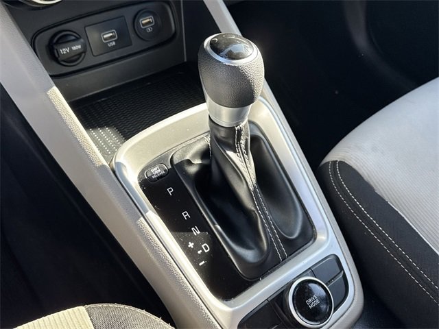 Used 2020 Hyundai Venue SEL image 13