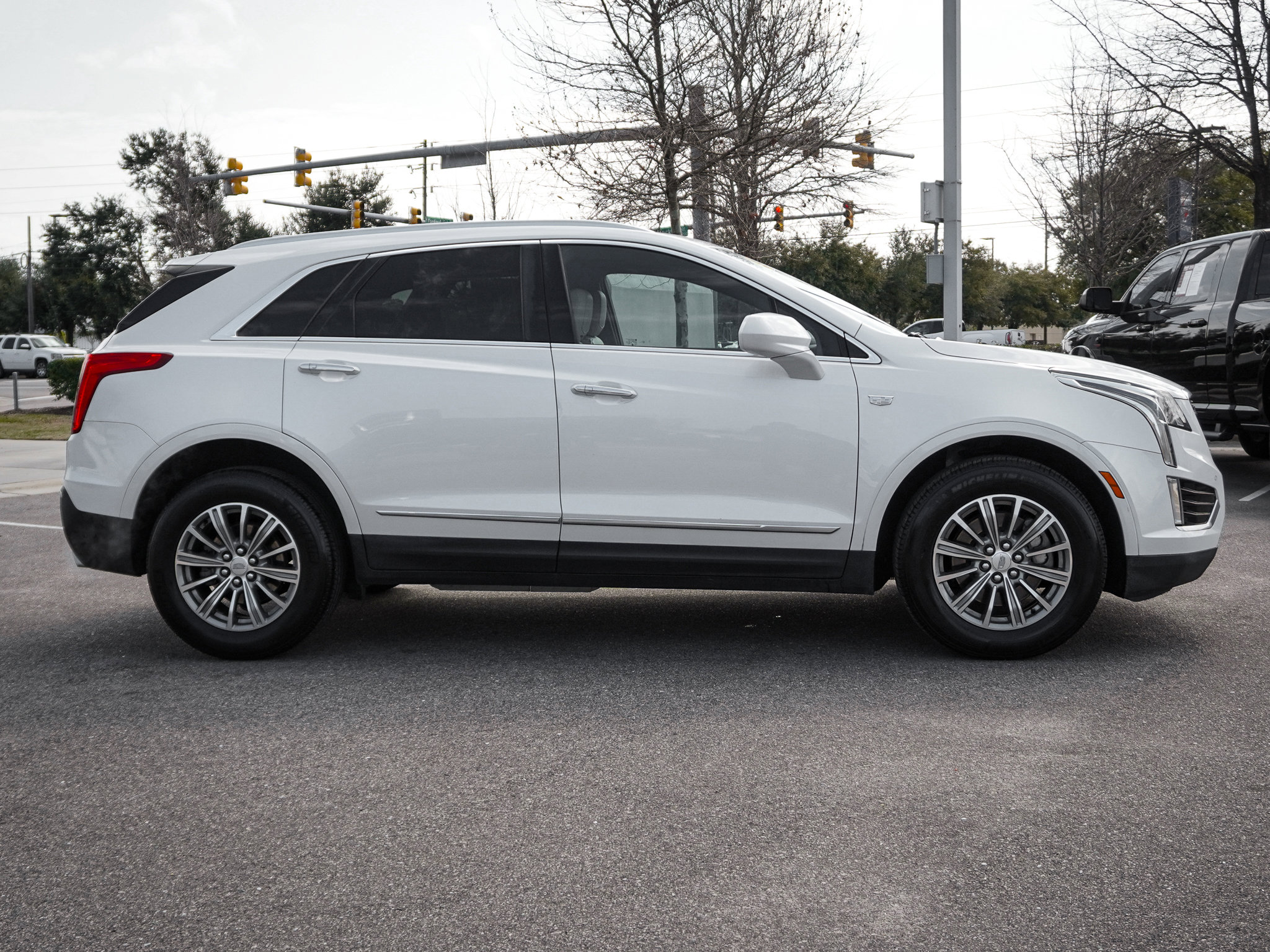 Used 2018 Cadillac XT5 Luxury w/ Driver Awareness Package image 11
