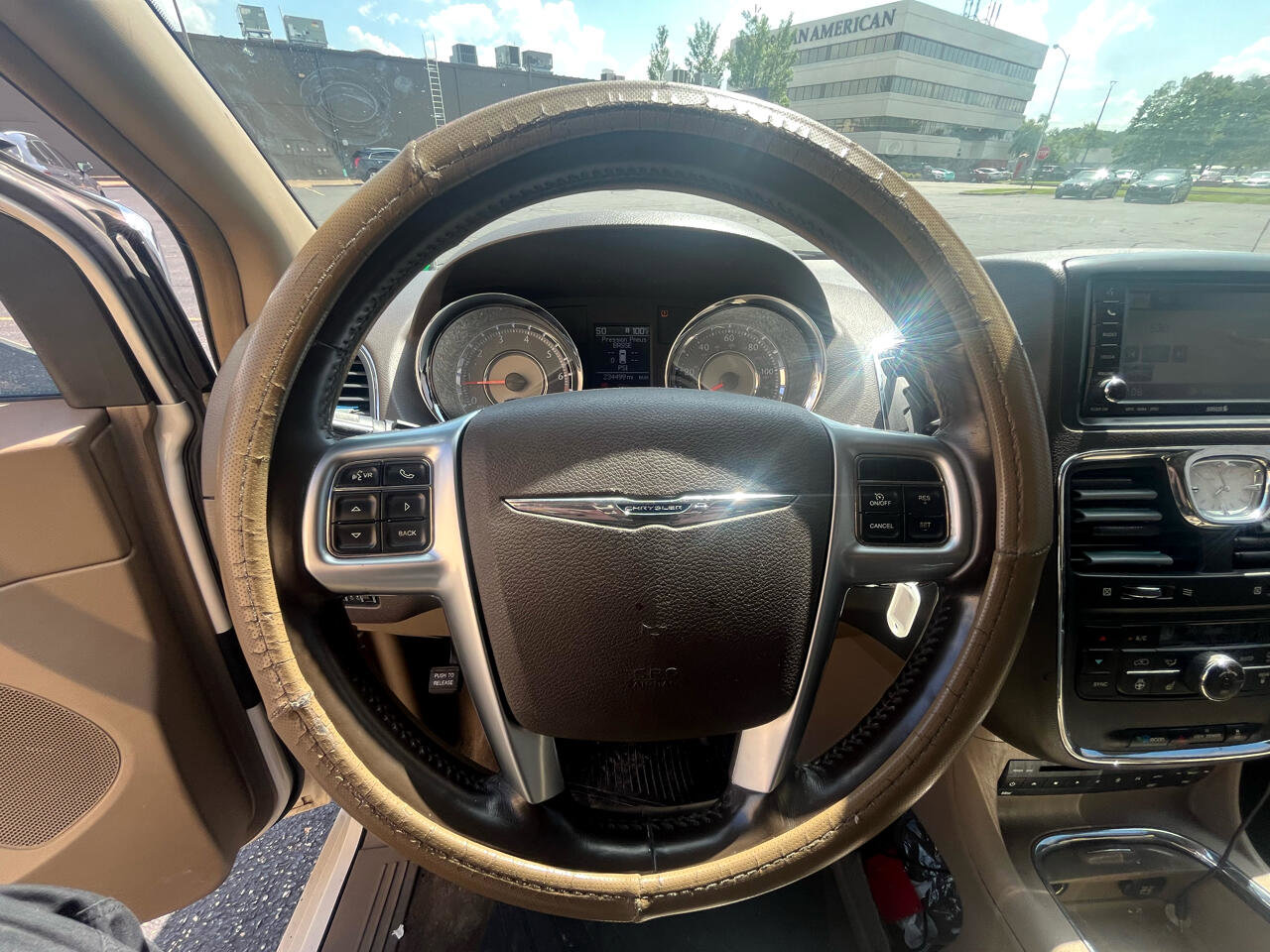 Used 2011 Chrysler Town & Country Limited image 11