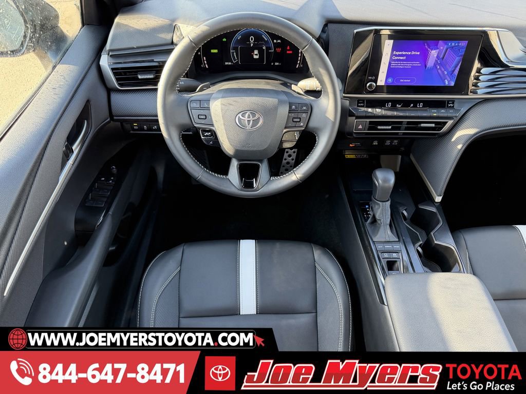 Used 2025 Toyota Camry SE image 14