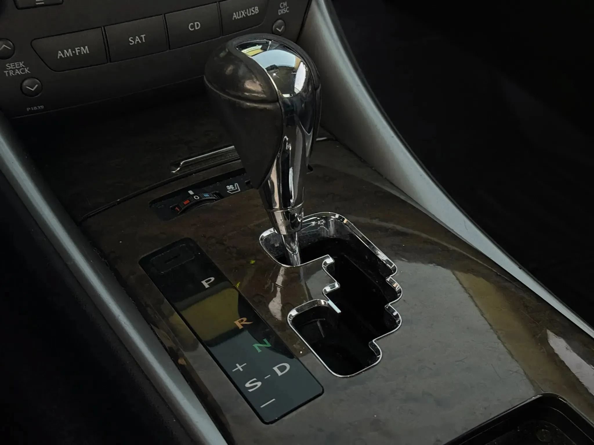 Used 2012 Lexus IS 350C w/ Luxury Pkg RWD image 27