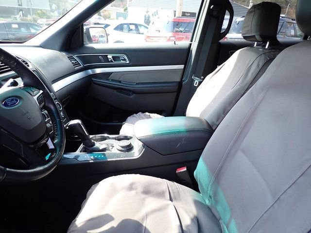 Used 2017 Ford Explorer XLT w/ Equipment Group 202A image 10