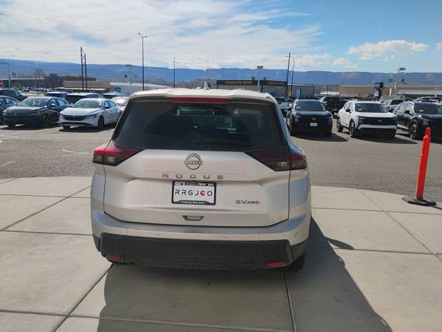 Used 2024 Nissan Rogue SV AWD/4WD image 6