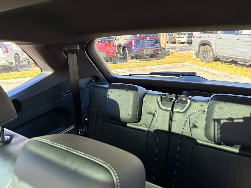 Used 2022 Volkswagen Tiguan SE R-Line image 33