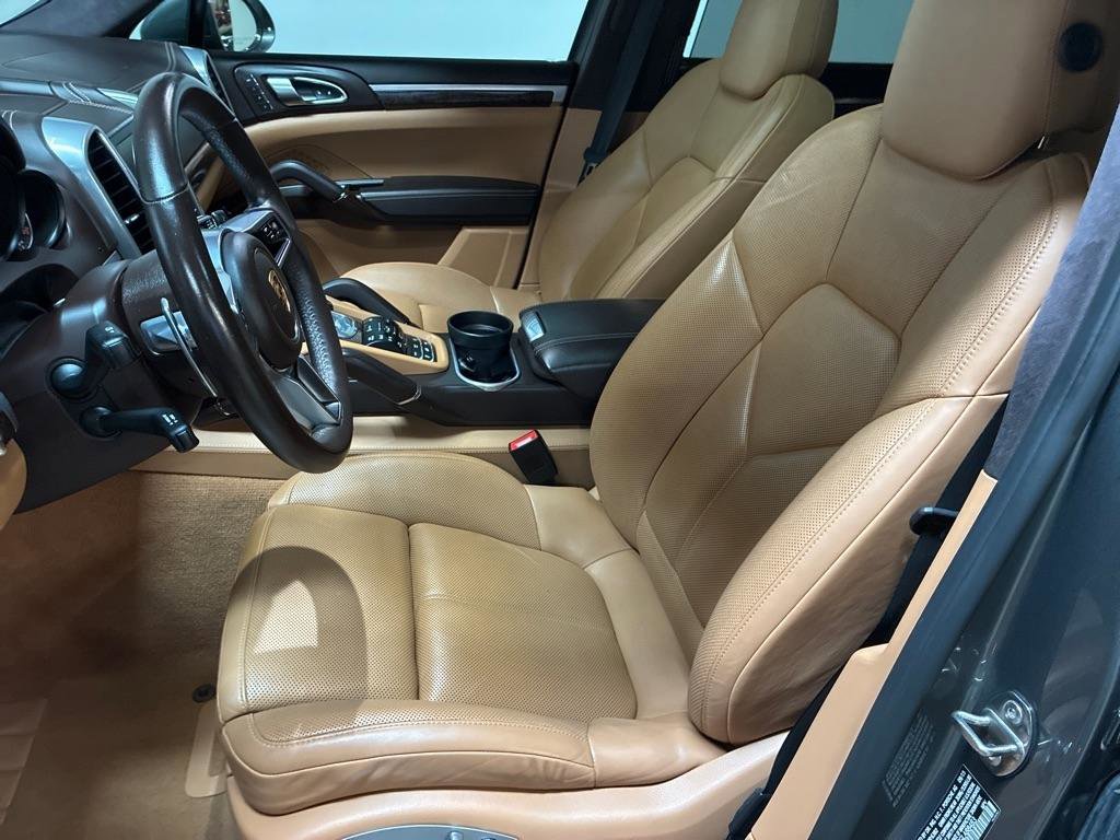 Used 2016 Porsche Cayenne Turbo image 17