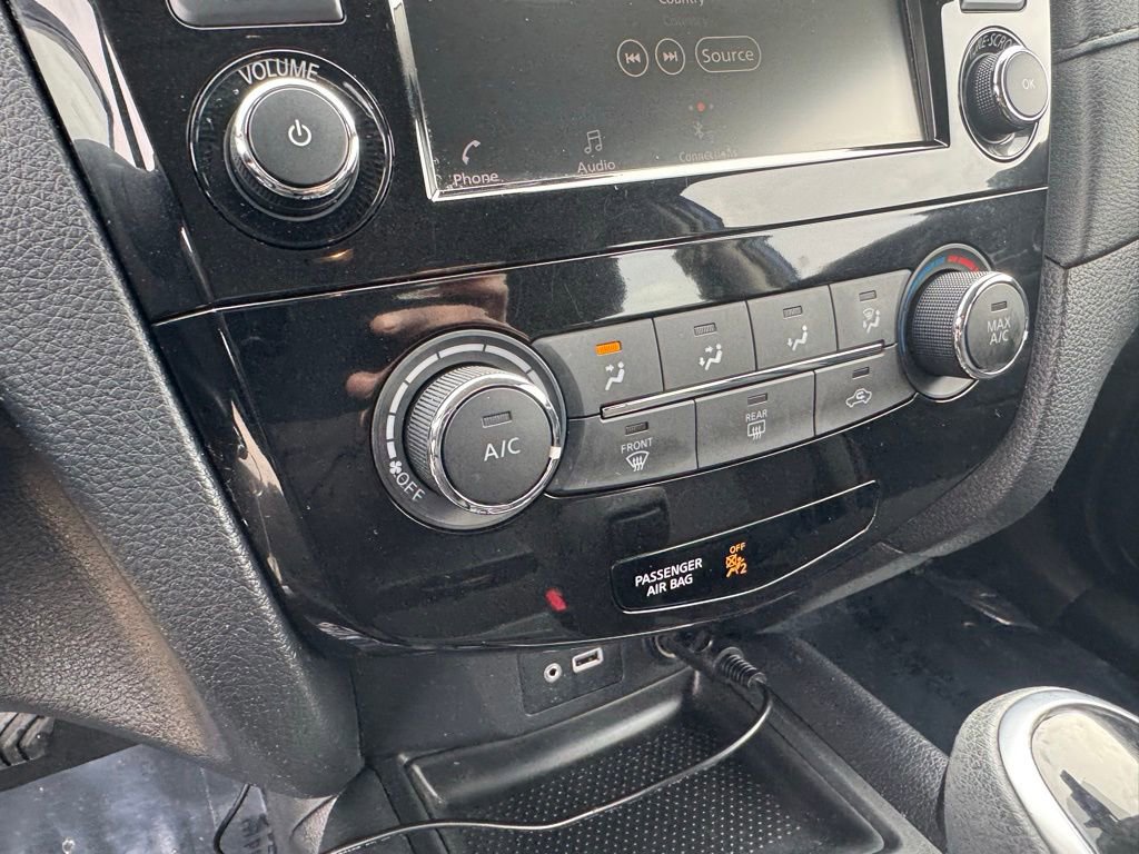 Used 2019 Nissan Rogue S image 25