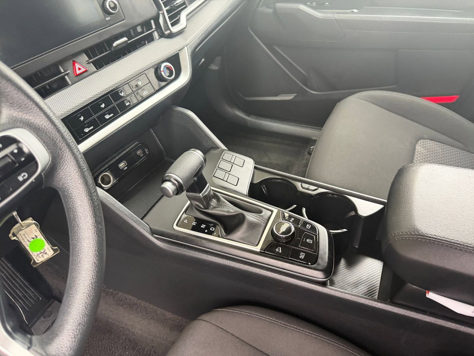 Used 2025 Kia Sportage LX image 41