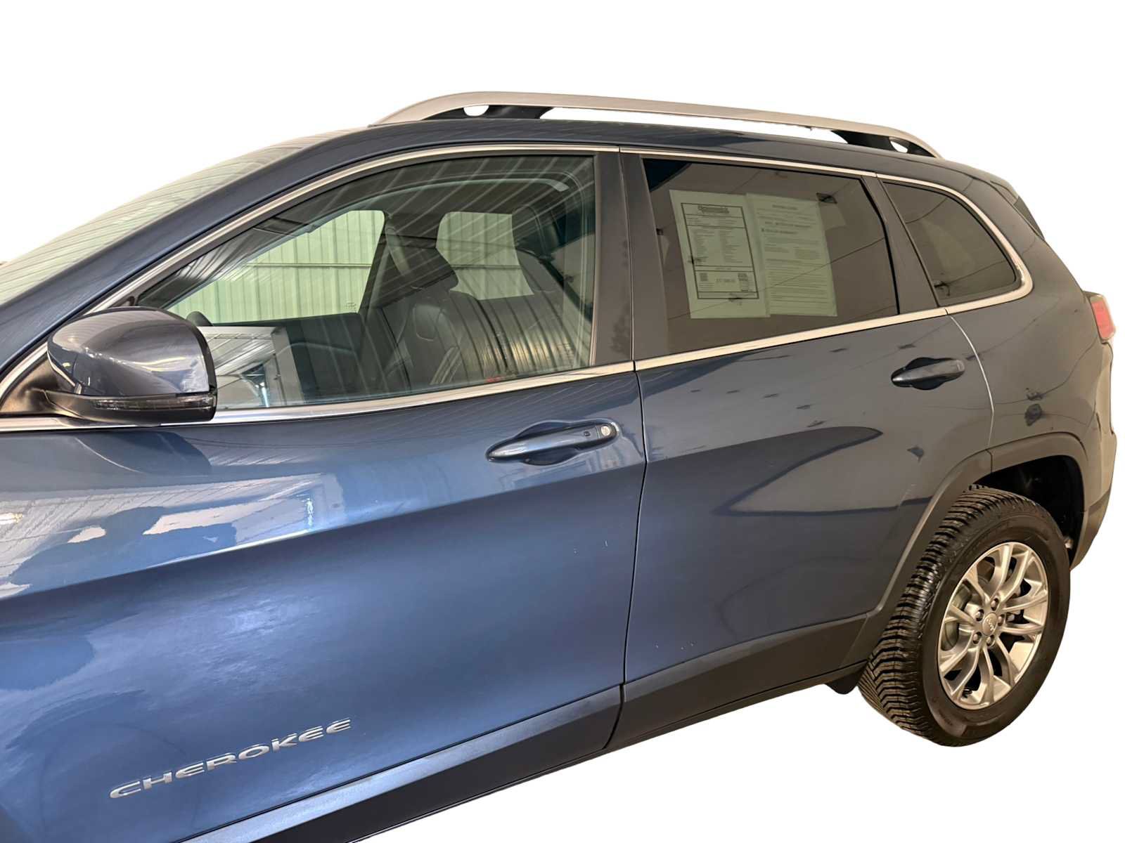 Used 2019 Jeep Cherokee Latitude Plus w/ Cold Weather Group AWD/4WD image 7
