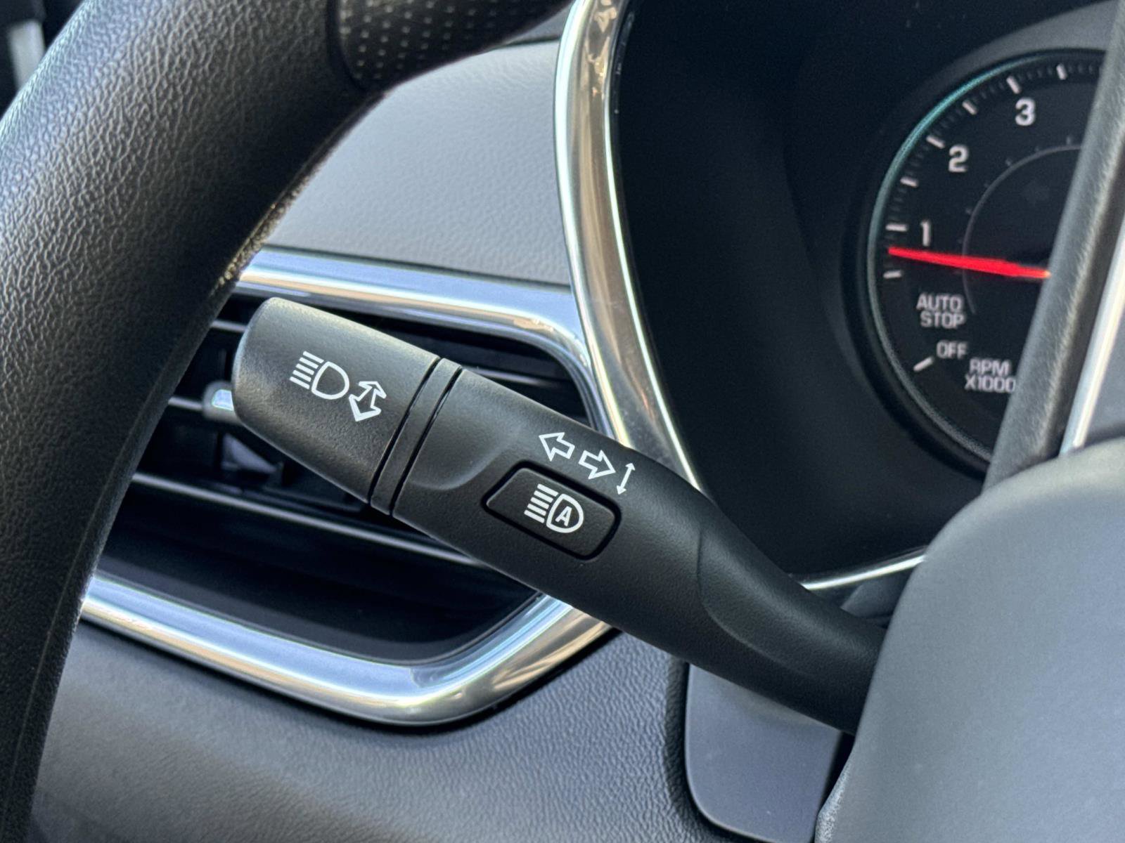 Used 2022 Chevrolet Equinox LS w/ LS Convenience Package image 9