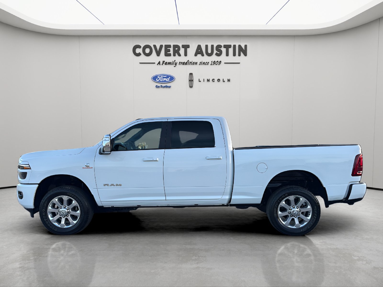 Used 2025 RAM 2500 Laramie w/ Sport Appearance Package AWD/4WD image 2