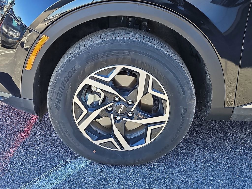 Used 2025 Kia Sportage LX image 13