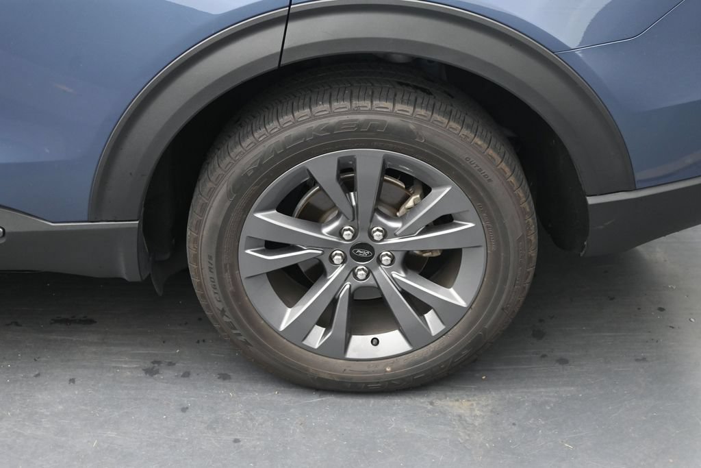 Used 2021 Ford Explorer XLT w/ Equipment Group 202A AWD/4WD image 13