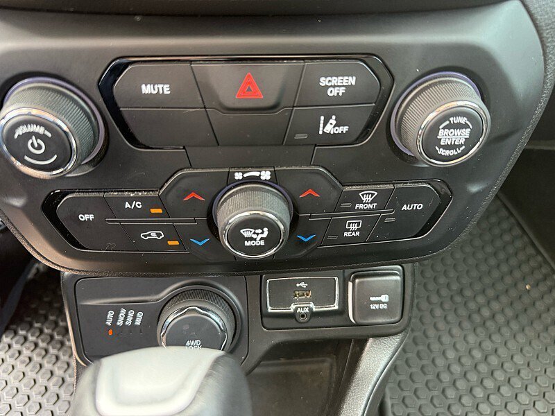 Used 2022 Jeep Renegade Limited w/ Sun, Sound & Wheels Group AWD/4WD image 31