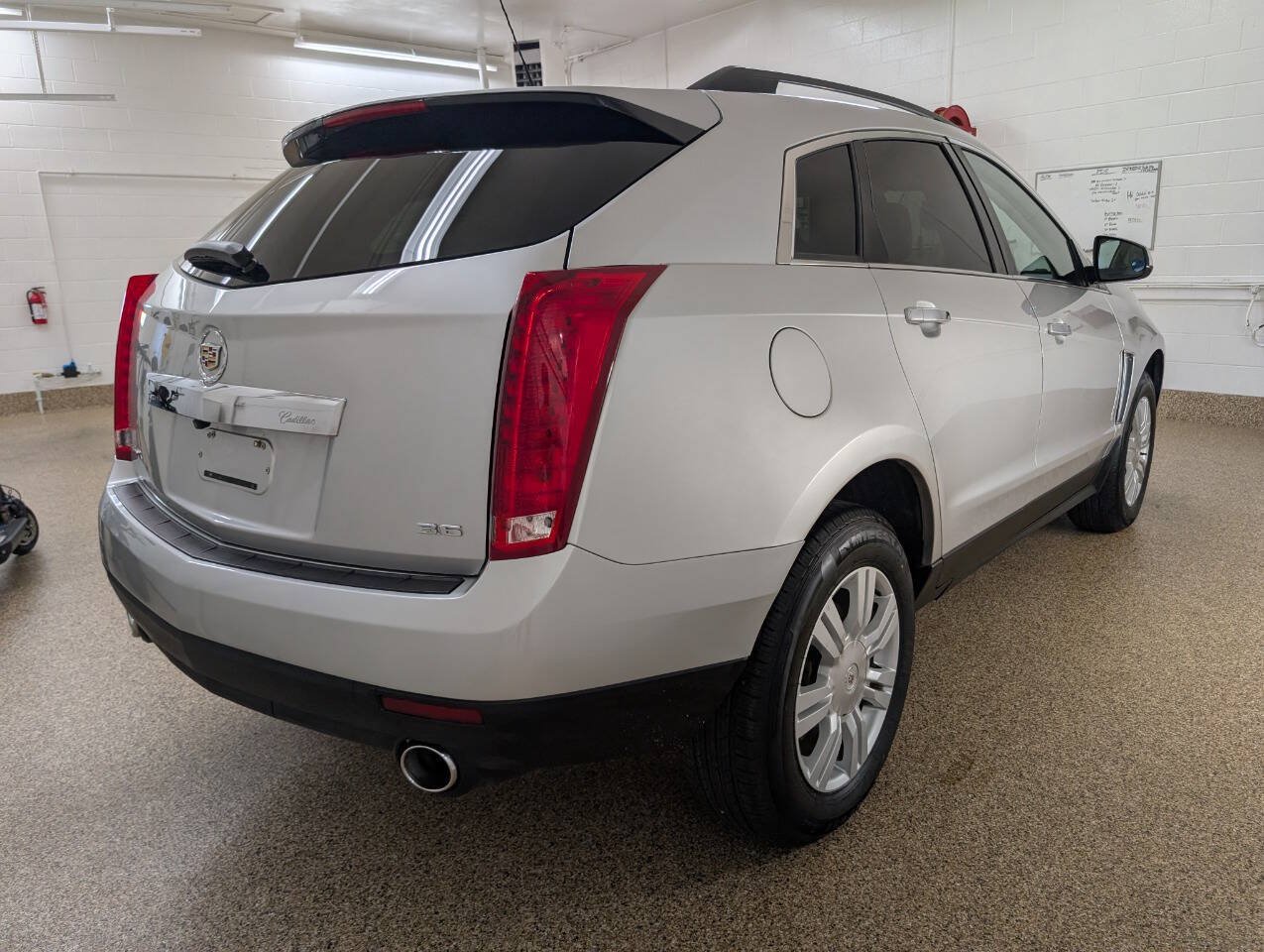 Used 2015 Cadillac SRX FWD image 4