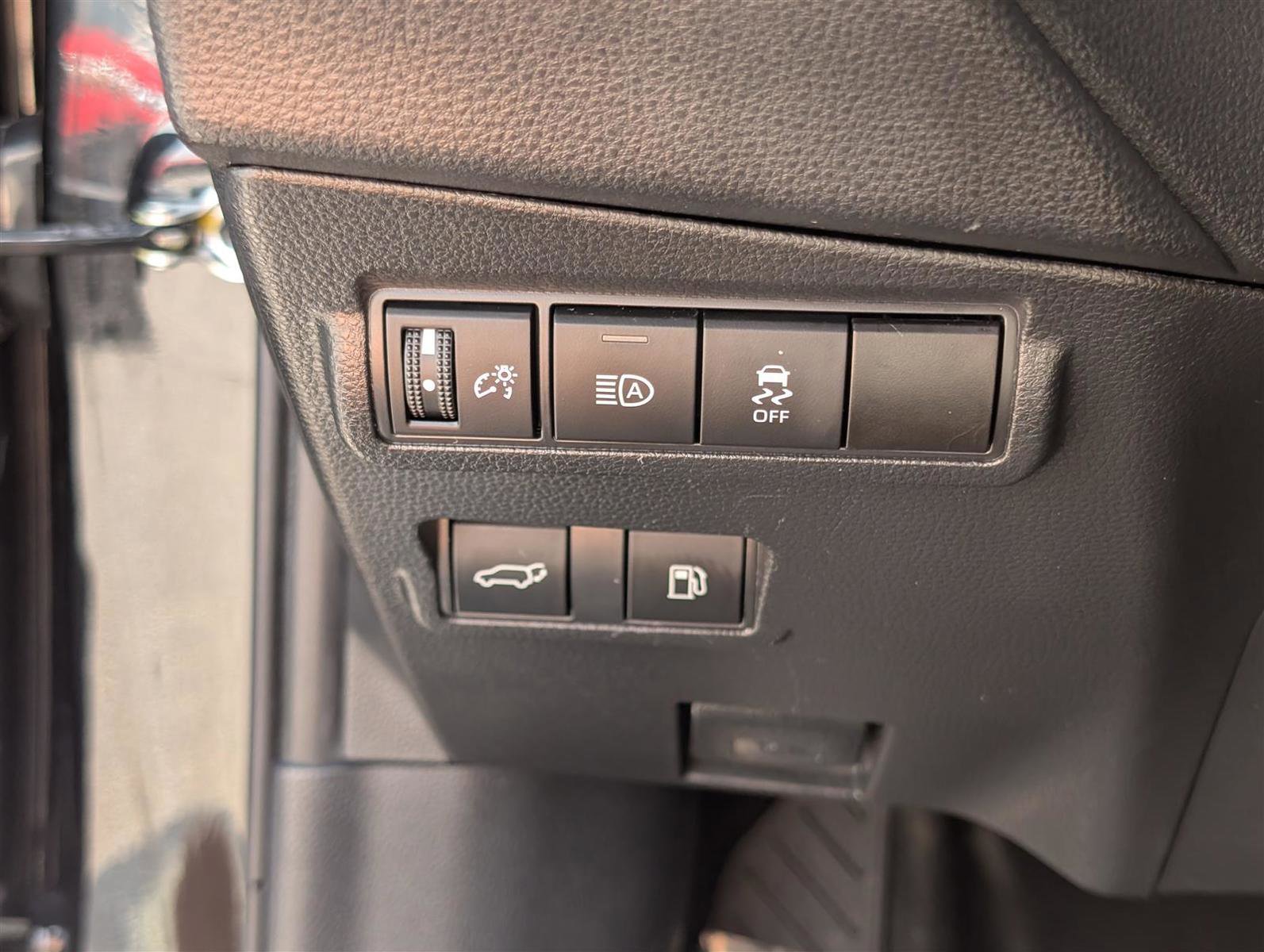 Used 2024 Toyota Corolla Cross XSE w/ Convenience Package image 23