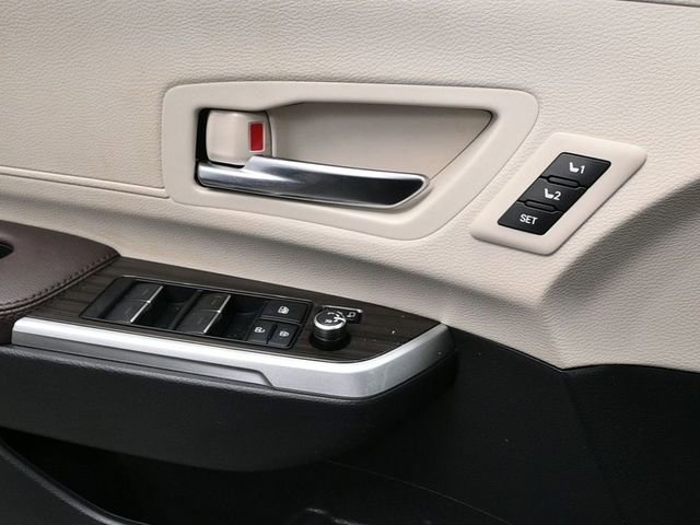 Used 2022 Toyota Sienna Platinum image 20