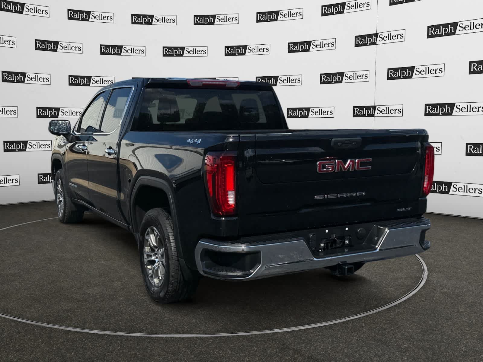 Used 2025 GMC Sierra 1500 SLT AWD/4WD image 4