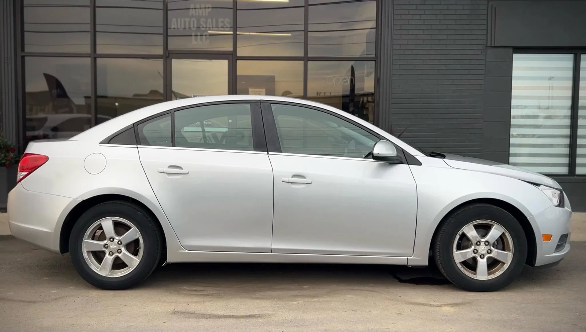 Used 2014 Chevrolet Cruze LT image 2