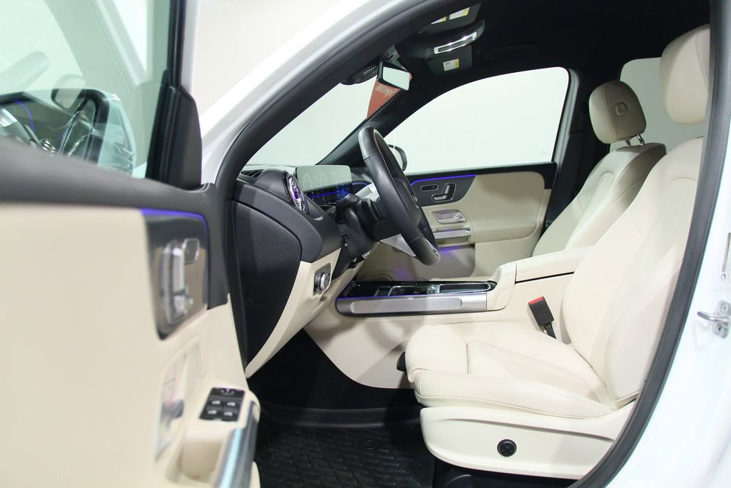 Certified 2025 Mercedes-Benz GLB 250 4MATIC image 4