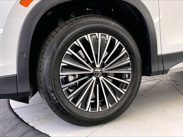 Certified 2025 Volkswagen Tiguan S w/ 18" Wheel Package image 9