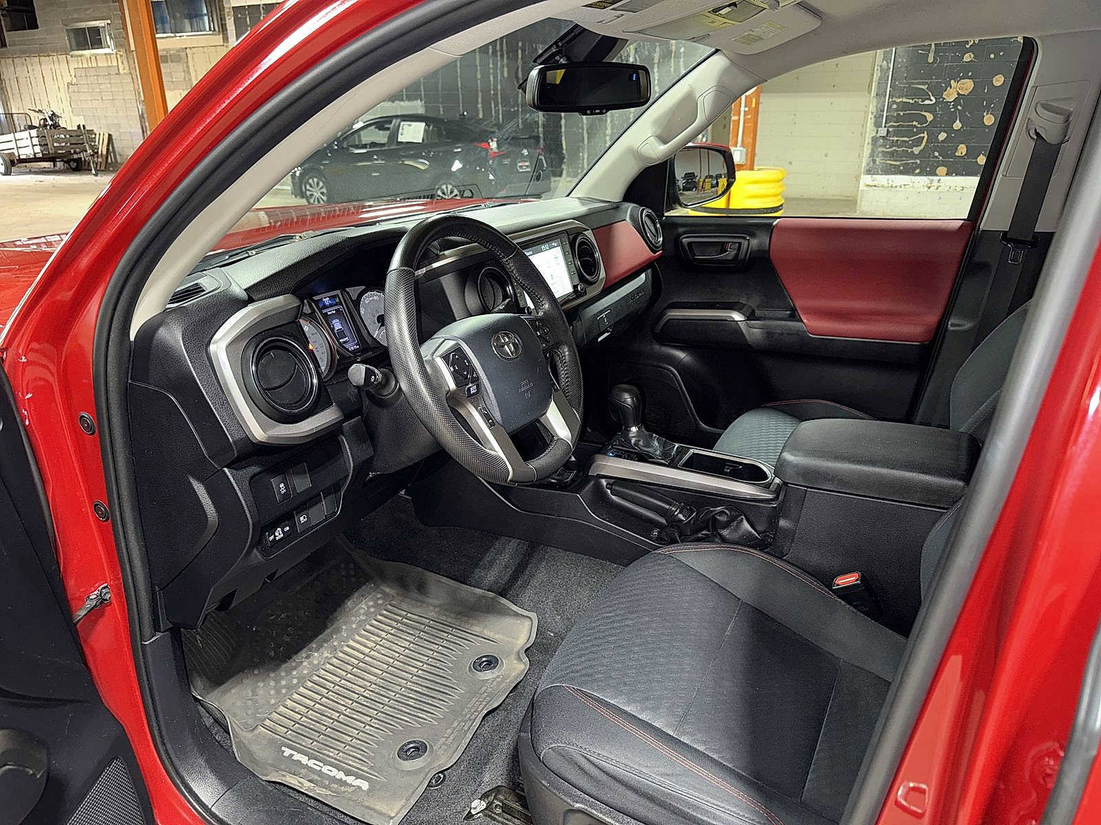 Certified 2020 Toyota Tacoma SR5 image 30