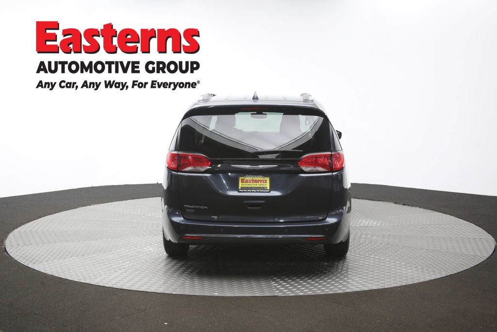Used 2020 Chrysler Pacifica Touring-L FWD image 39