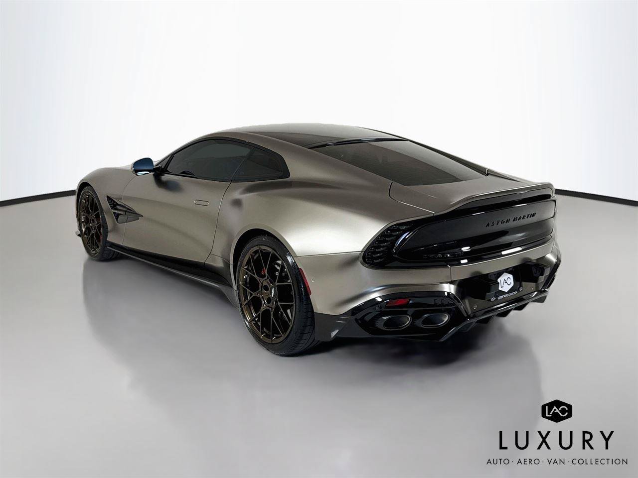 Used 2025 Aston Martin Vanquish RWD image 8