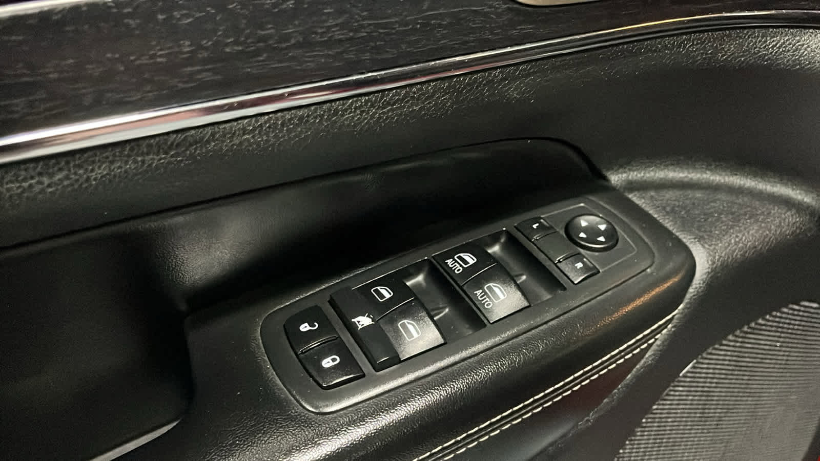 Used 2014 Jeep Grand Cherokee Limited AWD/4WD image 21