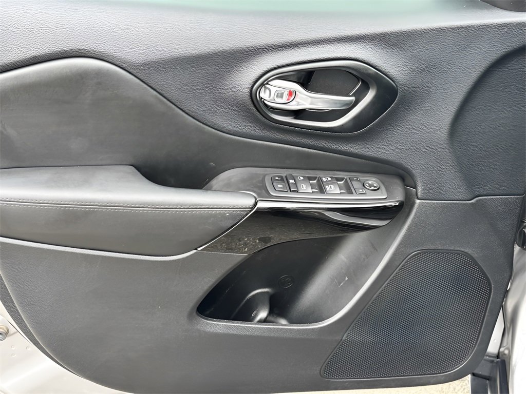 Used 2021 Jeep Cherokee Latitude Plus image 26