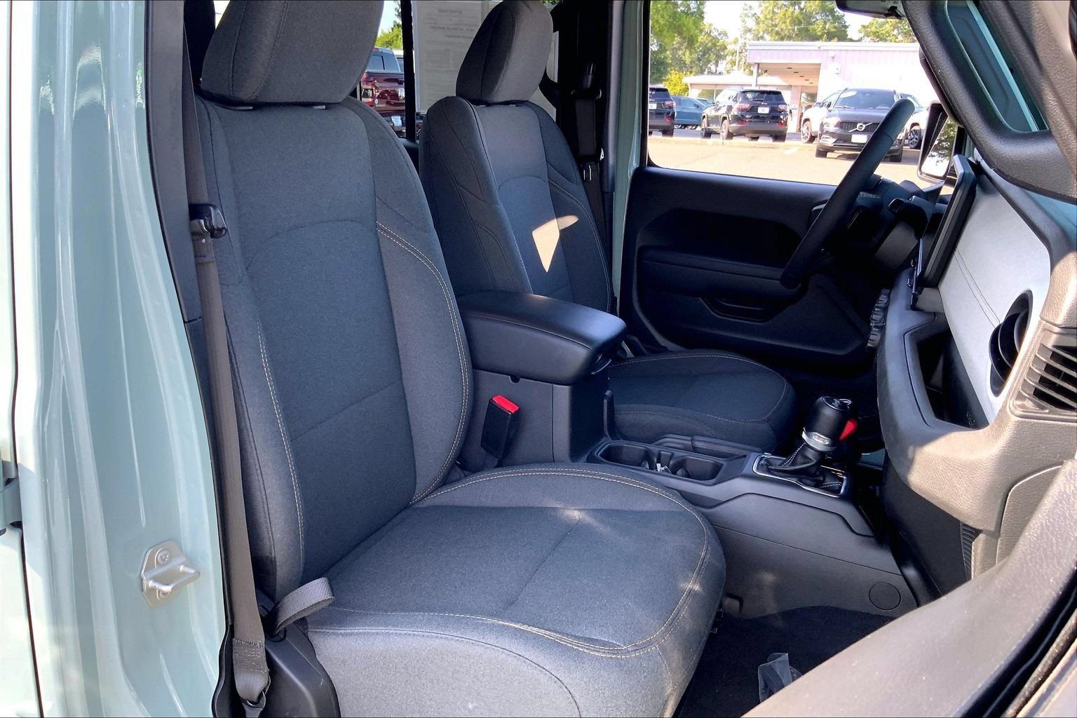 Used 2024 Jeep Wrangler Unlimited w/ Convenience Group AWD/4WD image 7