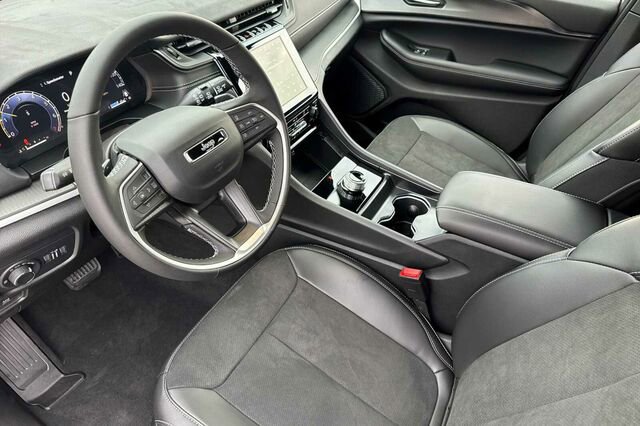 New 2025 Jeep Grand Cherokee Altitude AWD/4WD image 7