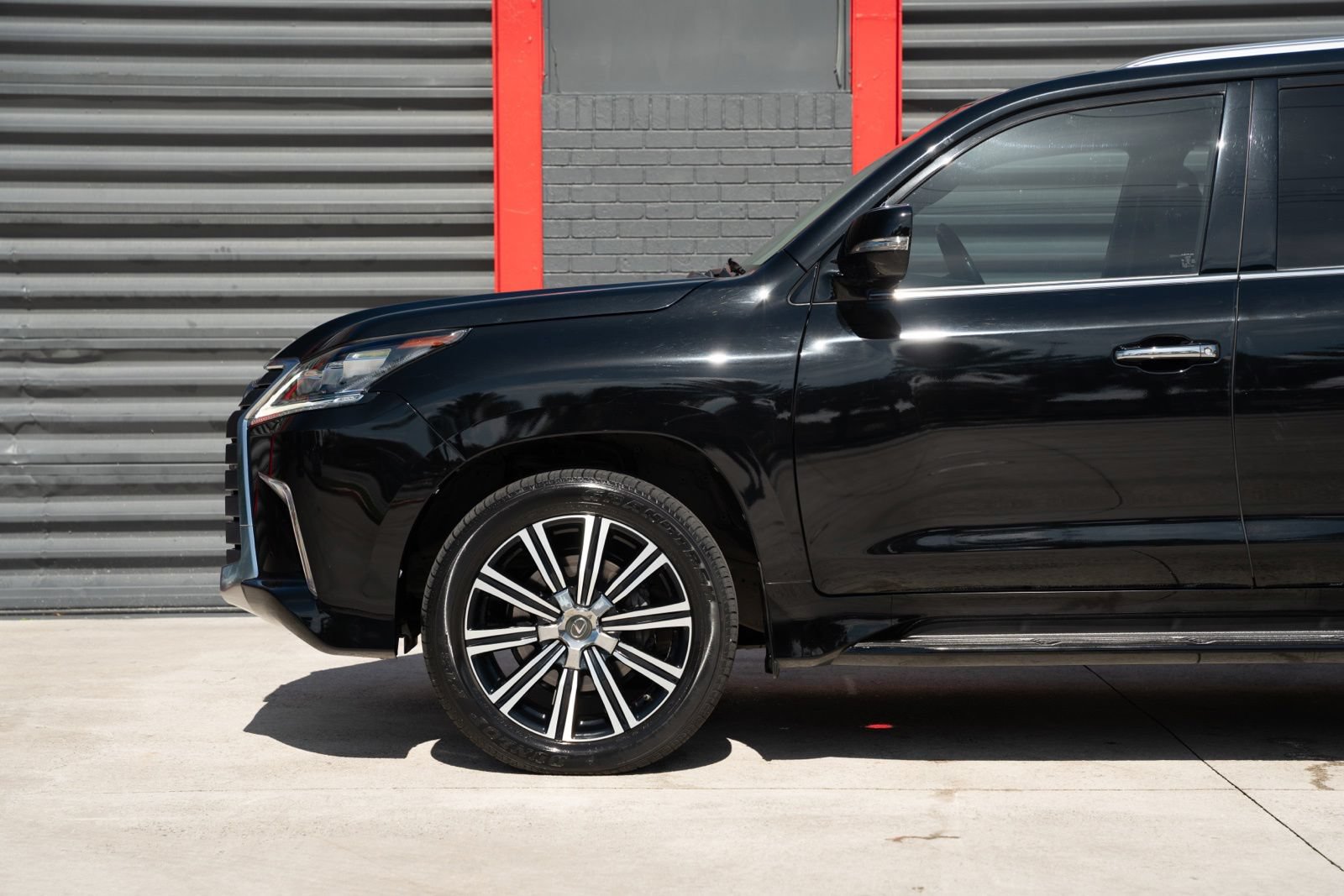 Used 2019 Lexus LX 570 4WD w/ Luxury Package image 11