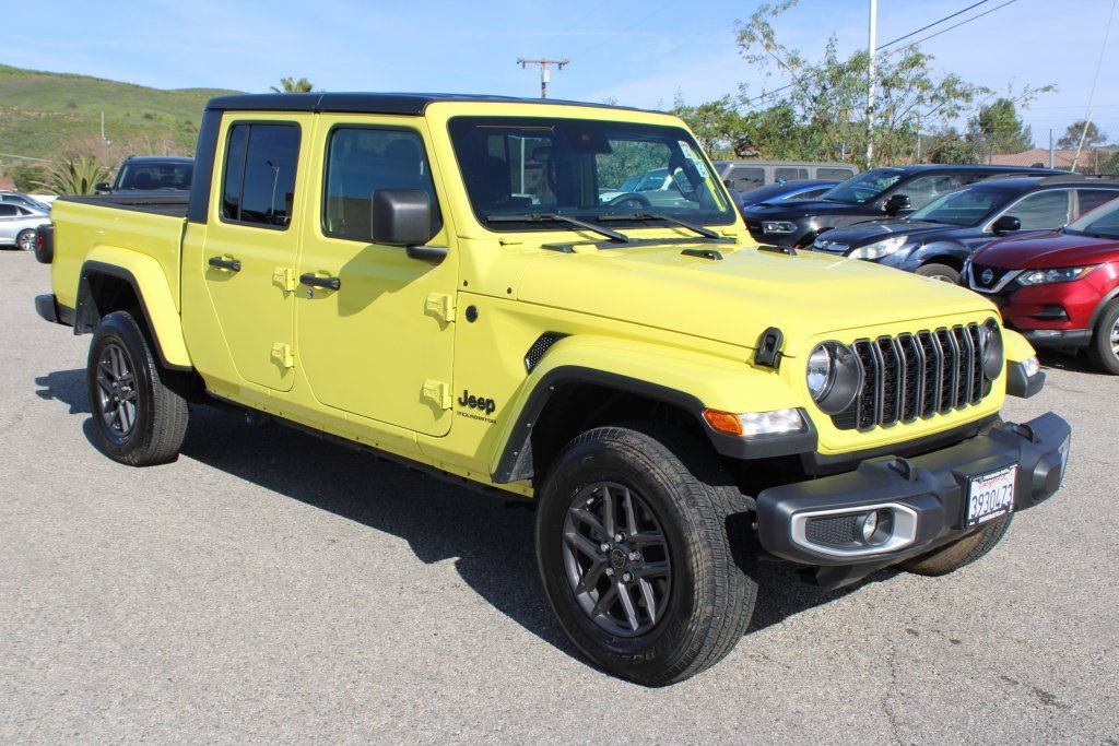 Used 2024 Jeep Gladiator Sport image 3