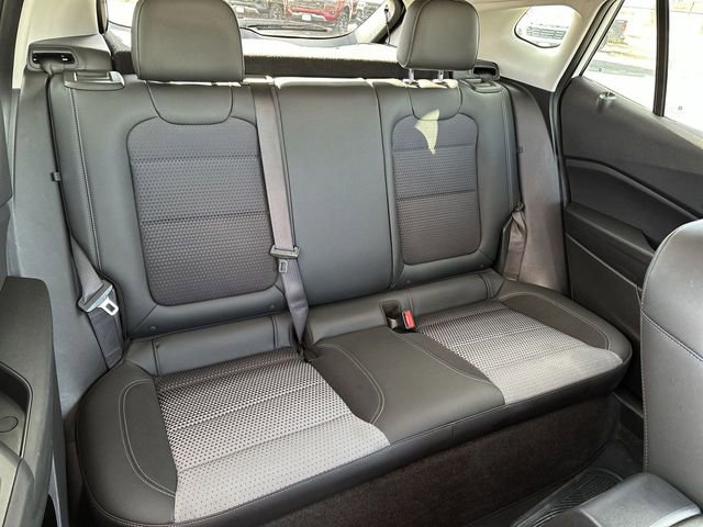 Used 2025 Chevrolet Trax LT image 27