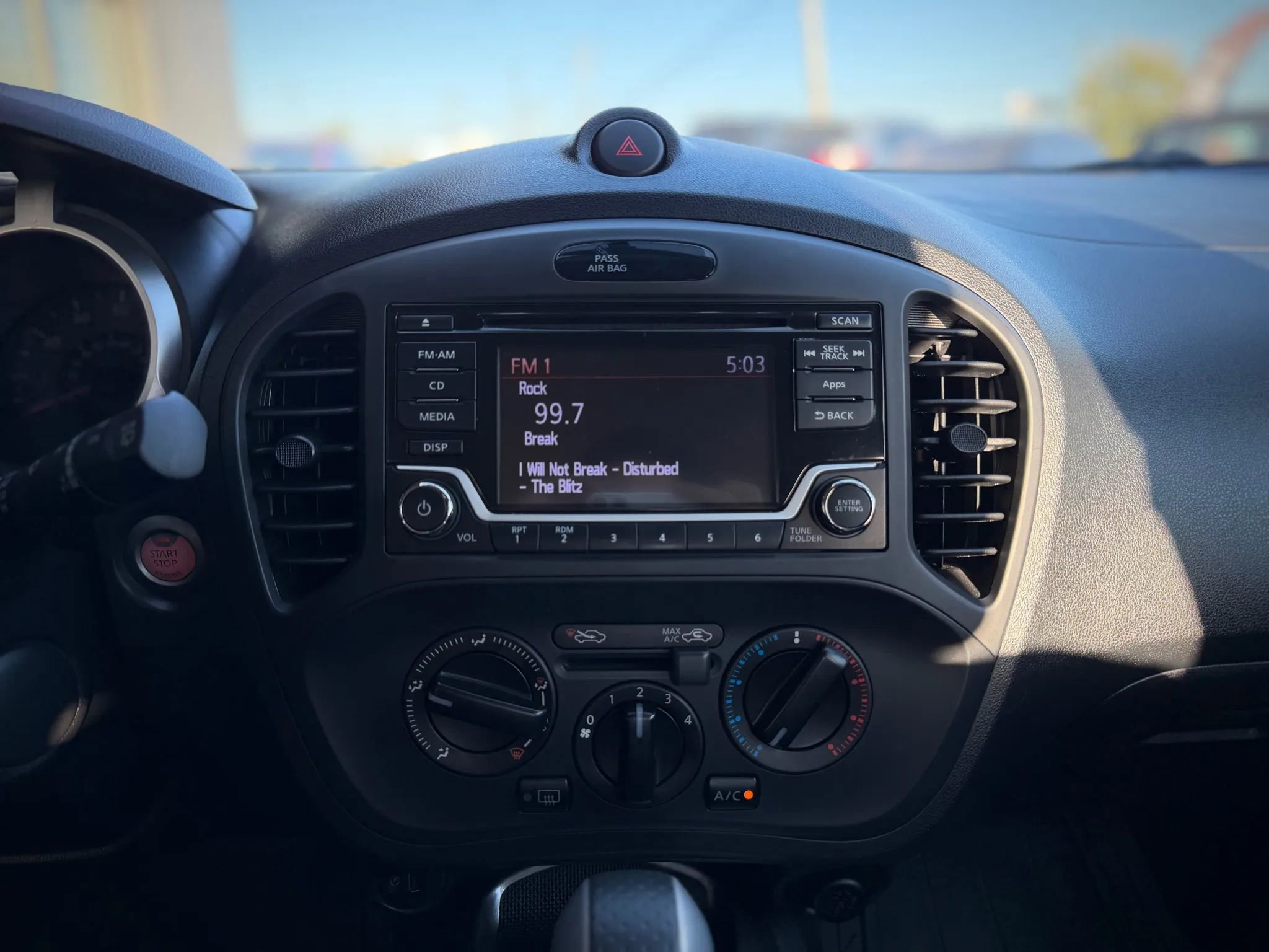 Used 2016 Nissan Juke S image 14