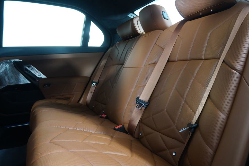 New 2026 BMW i7 xDrive60 w/ Executive Package image 16