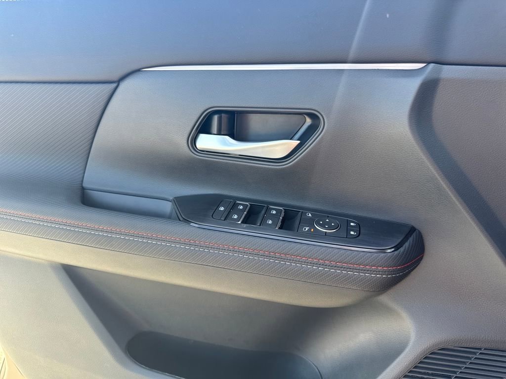 Used 2026 Nissan Kicks SR image 21