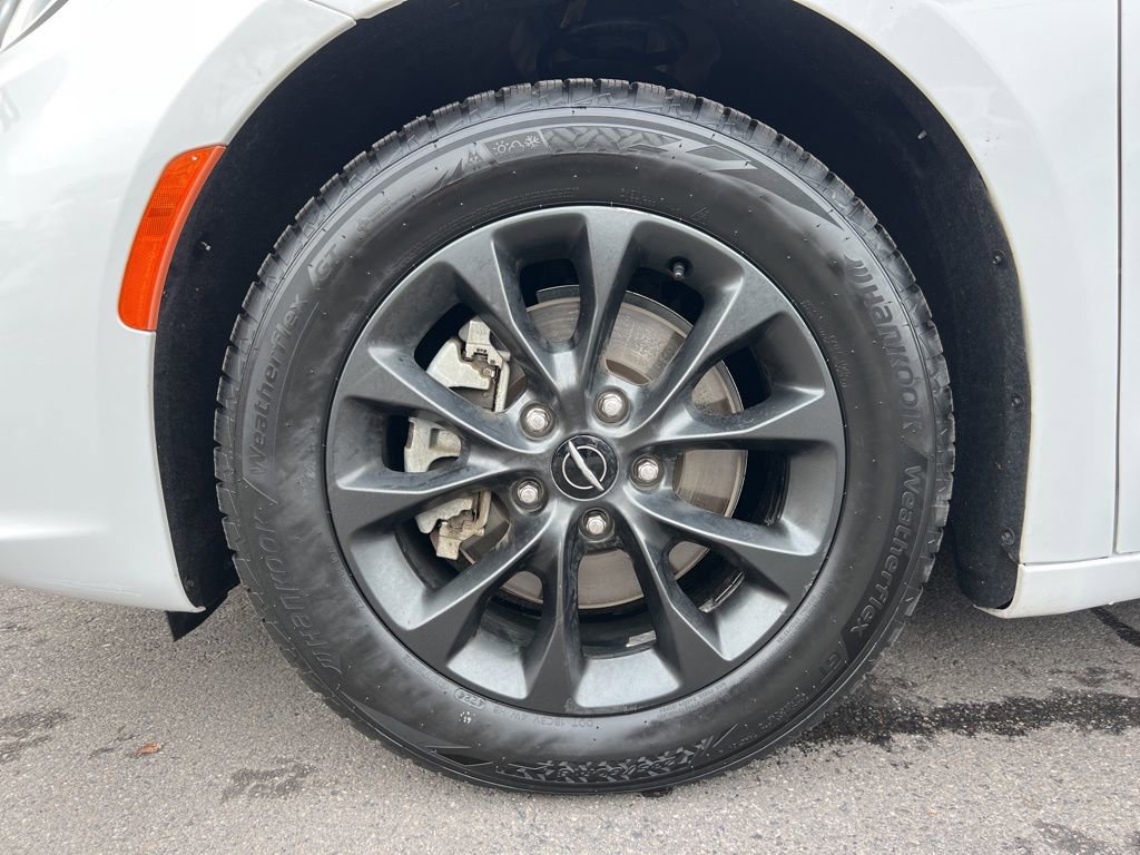 Certified 2021 Chrysler Pacifica Touring-L w/ S Appearance Package image 28