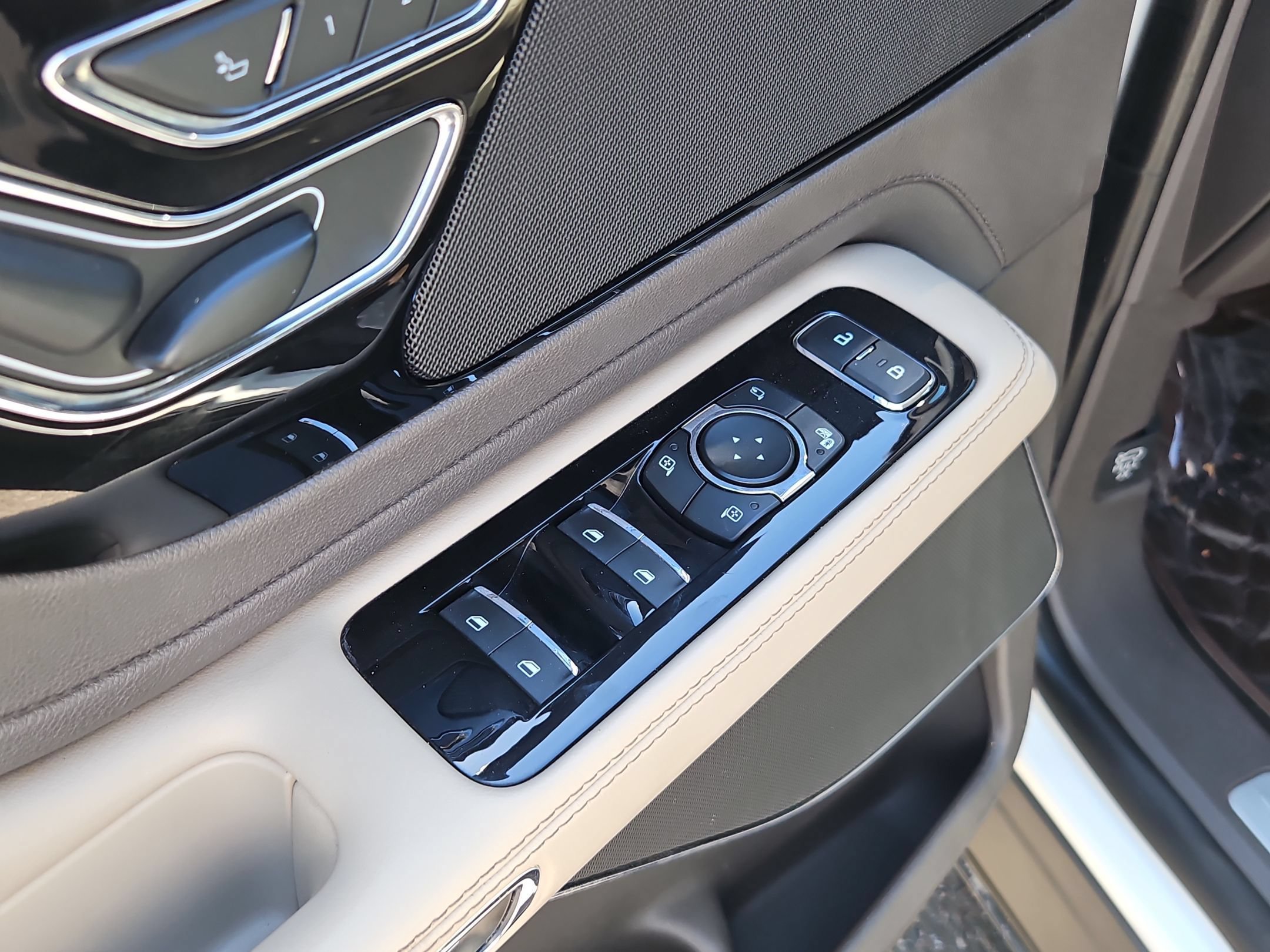 Used 2020 Lincoln Aviator Reserve RWD image 12