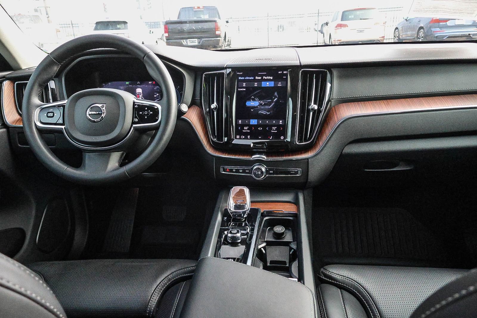 Used 2023 Volvo XC60 B5 Ultimate w/ Climate Package image 23