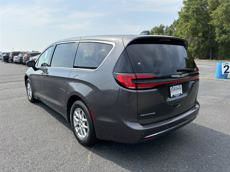 Used 2023 Chrysler Pacifica Touring-L FWD image 8