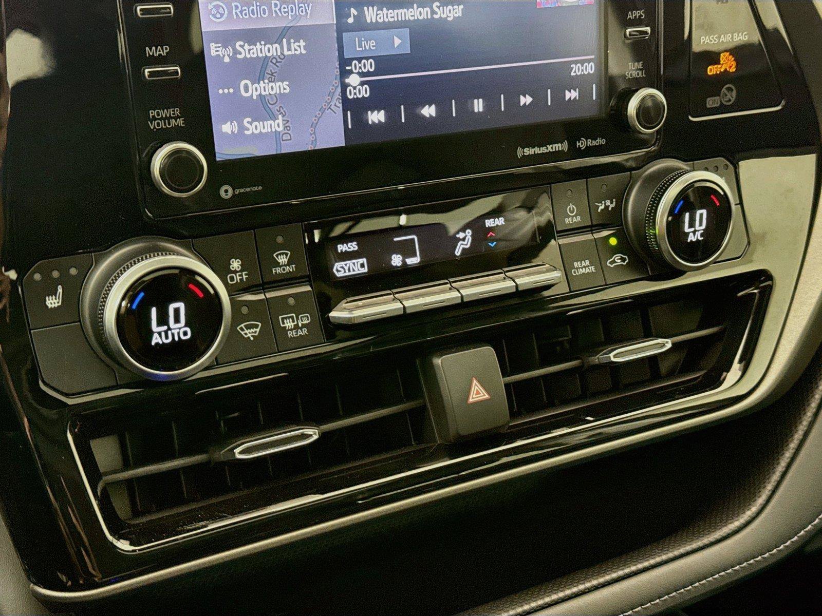 Used 2022 Toyota Highlander XLE FWD image 27