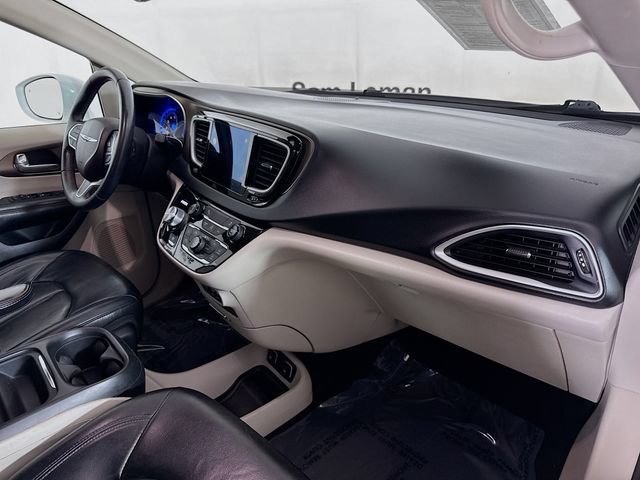 Used 2017 Chrysler Pacifica Touring-L FWD image 28