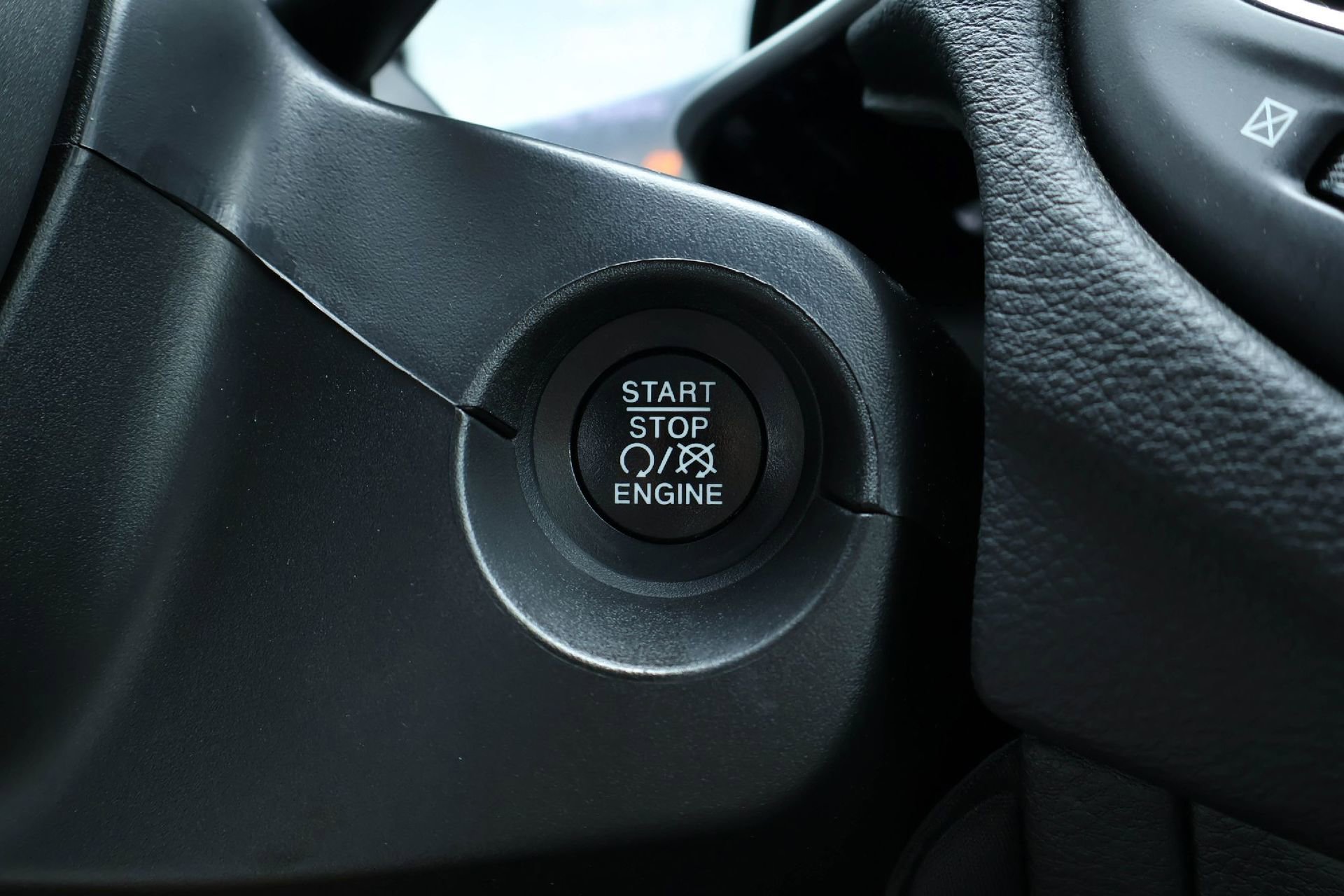 Used 2019 Jeep Compass Latitude FWD image 25